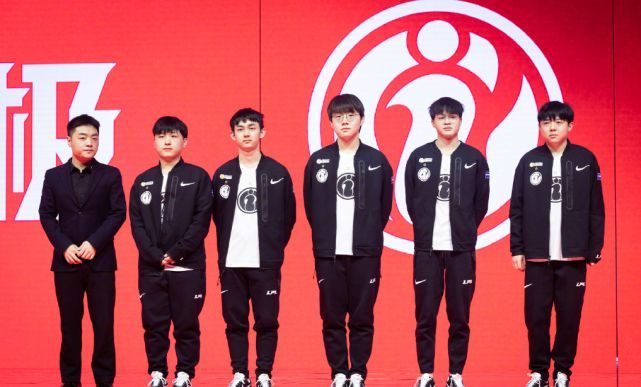 表现及其对 表现及其对