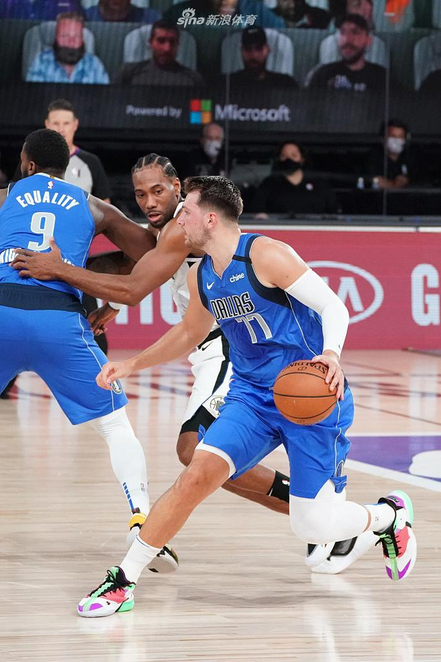 队的足球运 队的足球运