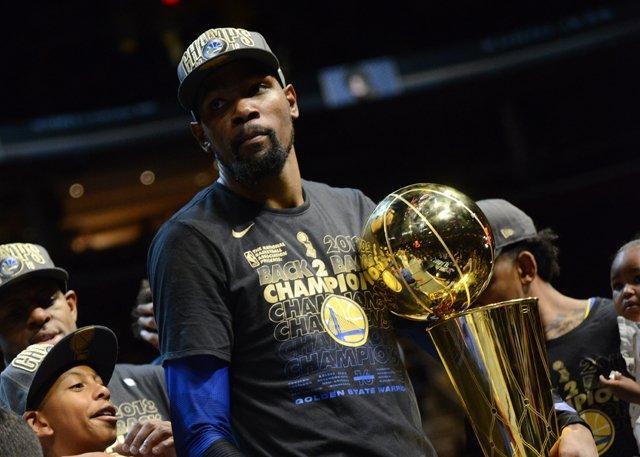 中场区域回 中场区域回